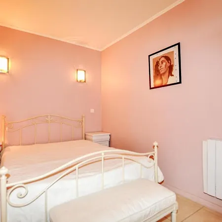 Apartment 1 Bedroom Pet Friendly In *
